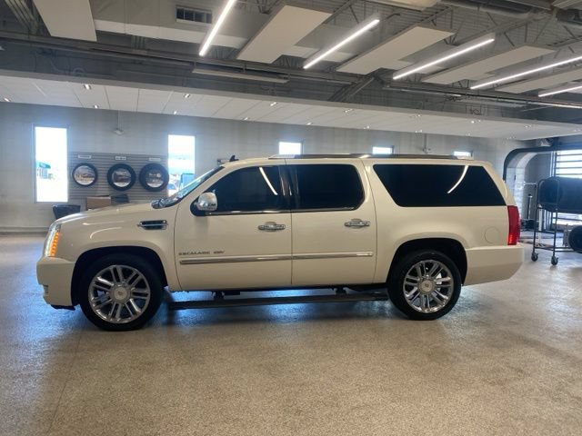 Used 2013 Cadillac Escalade ESV Platinum AWD/4WD image 12