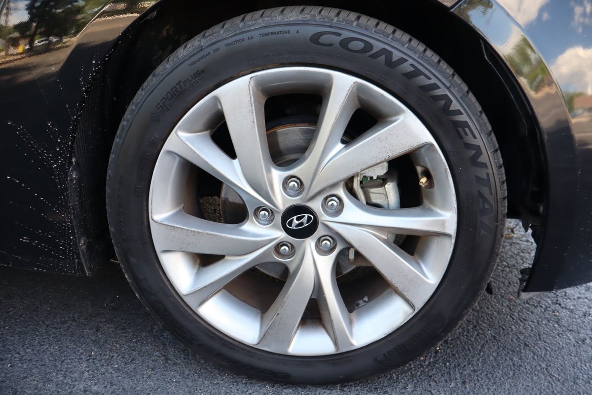 Used 2017 Hyundai Veloster FWD image 41