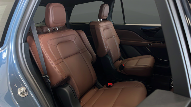 Used 2025 Lincoln Aviator Reserve AWD/4WD image 24