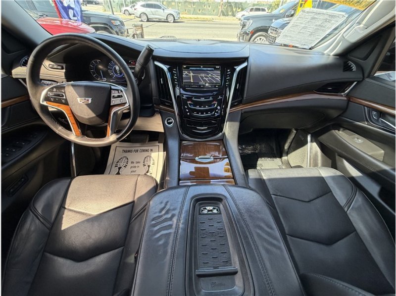 Used 2017 Cadillac Escalade Premium Luxury RWD image 32