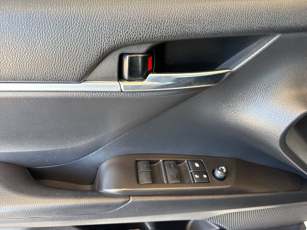 Used 2022 Toyota Camry SE w/ Carpet Mat Package (TMS) FWD image 12