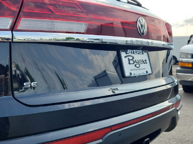 Used 2024 Volkswagen Atlas Cross Sport SE FWD image 14