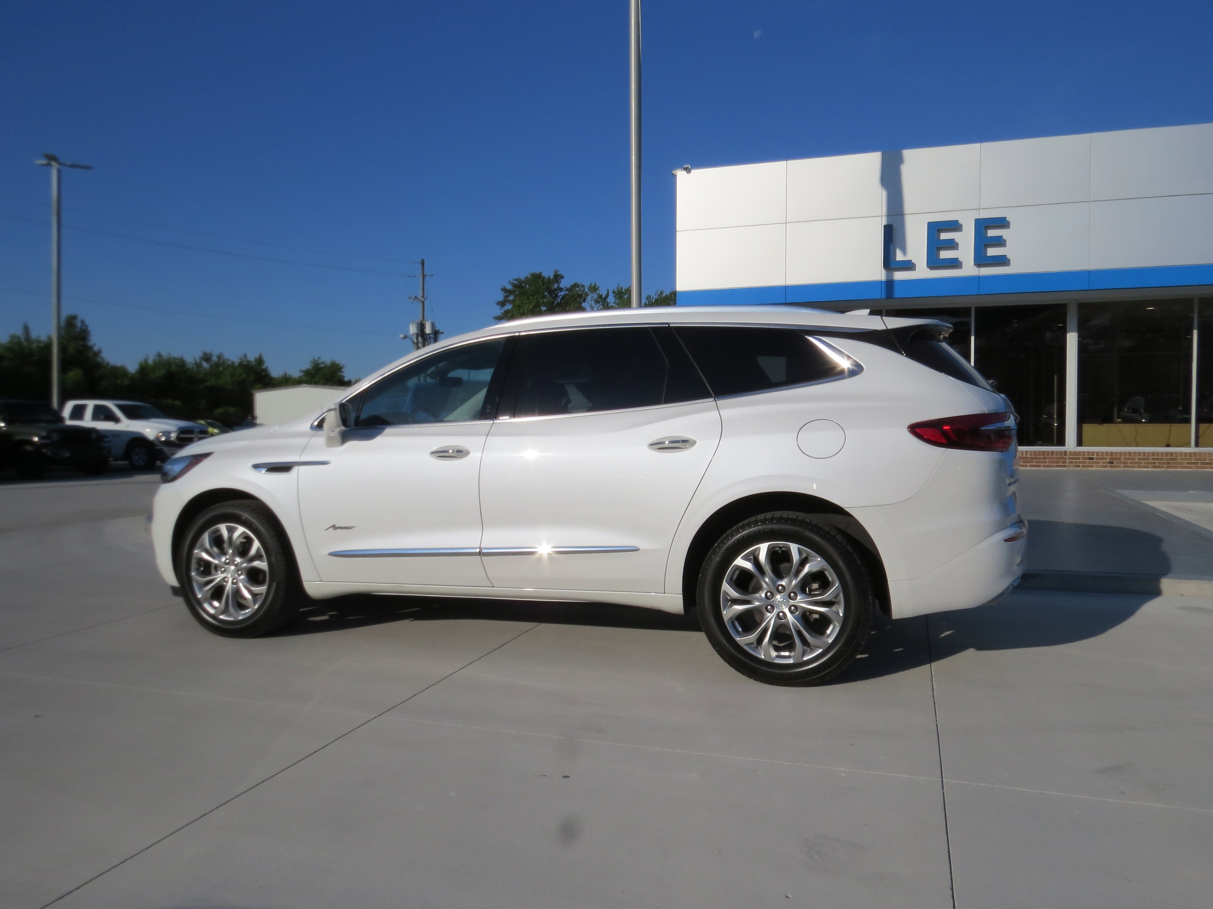 Used 2020 Buick Enclave Avenir w/ Trailering Package, 5000 lbs. FWD image 2