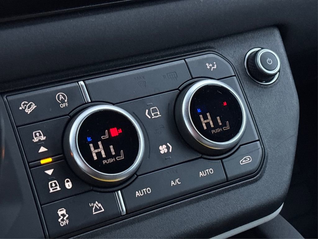 Used 2023 Land Rover Defender 90 S image 28