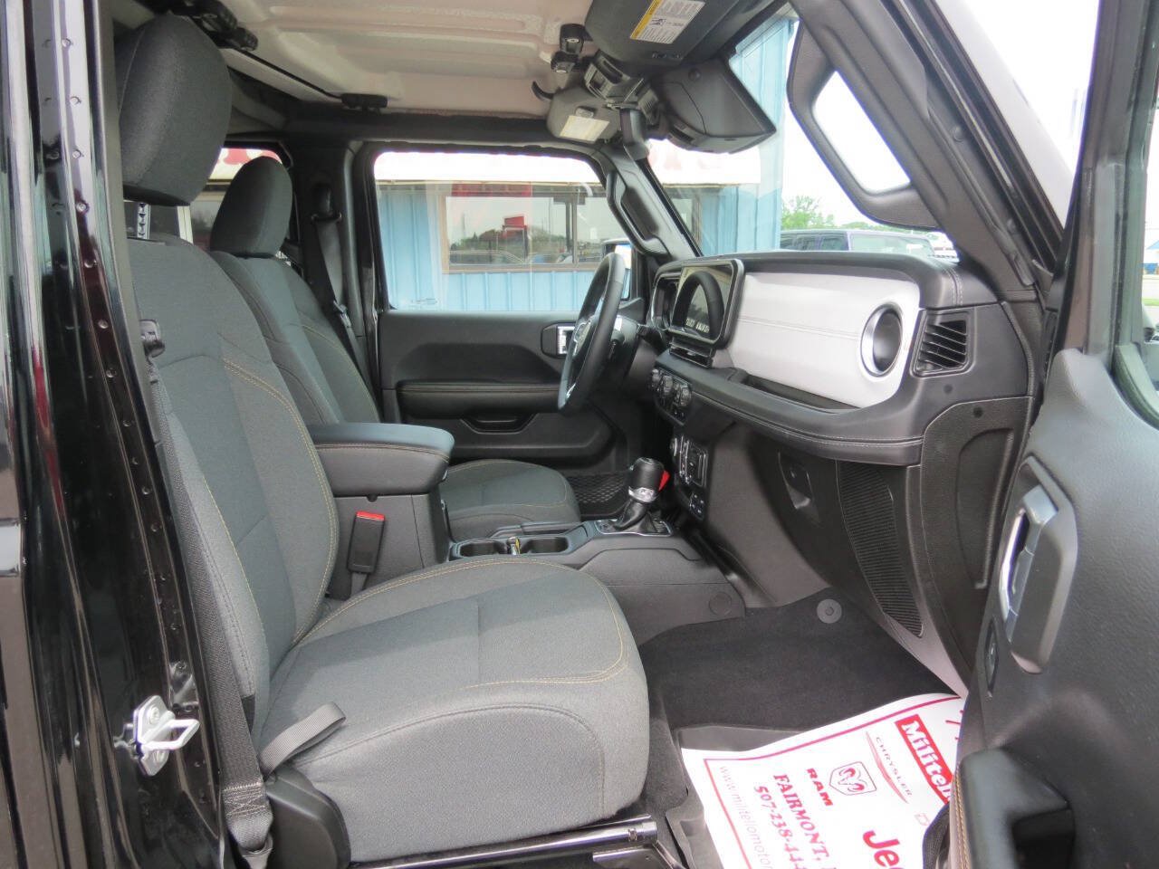 Used 2025 Jeep Wrangler Unlimited Sahara AWD/4WD image 20