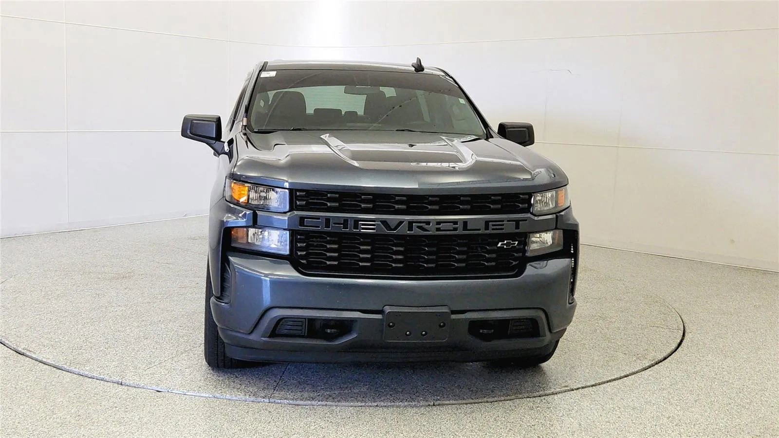 Used 2019 Chevrolet Silverado 1500 Custom w/ Custom Value Package AWD/4WD image 2