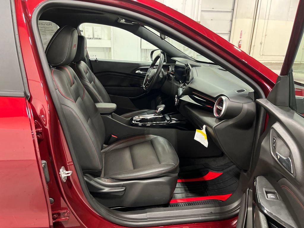 Used 2025 Chevrolet Trax RS w/ Sunroof Package image 28