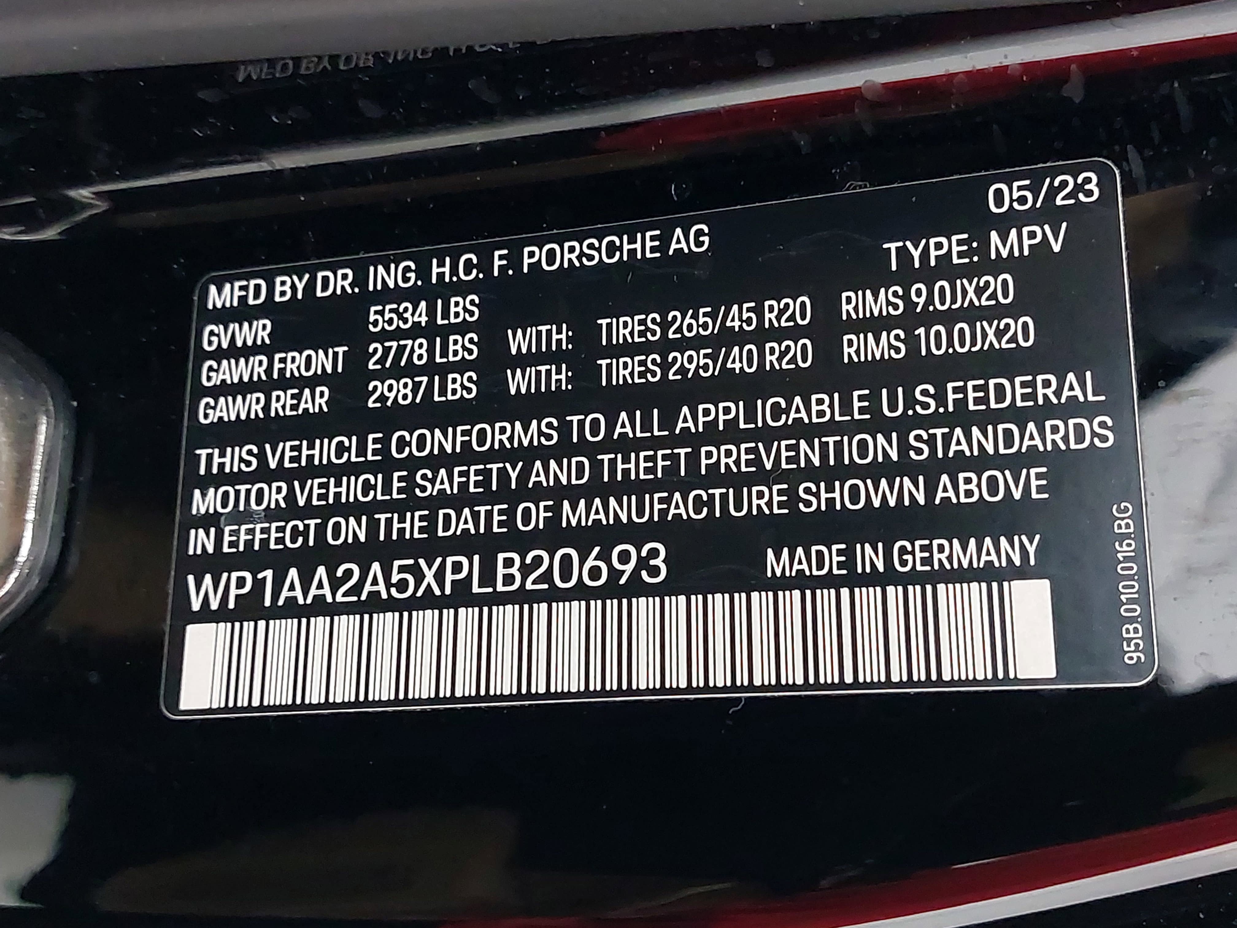 Certified 2023 Porsche Macan AWD/4WD image 38