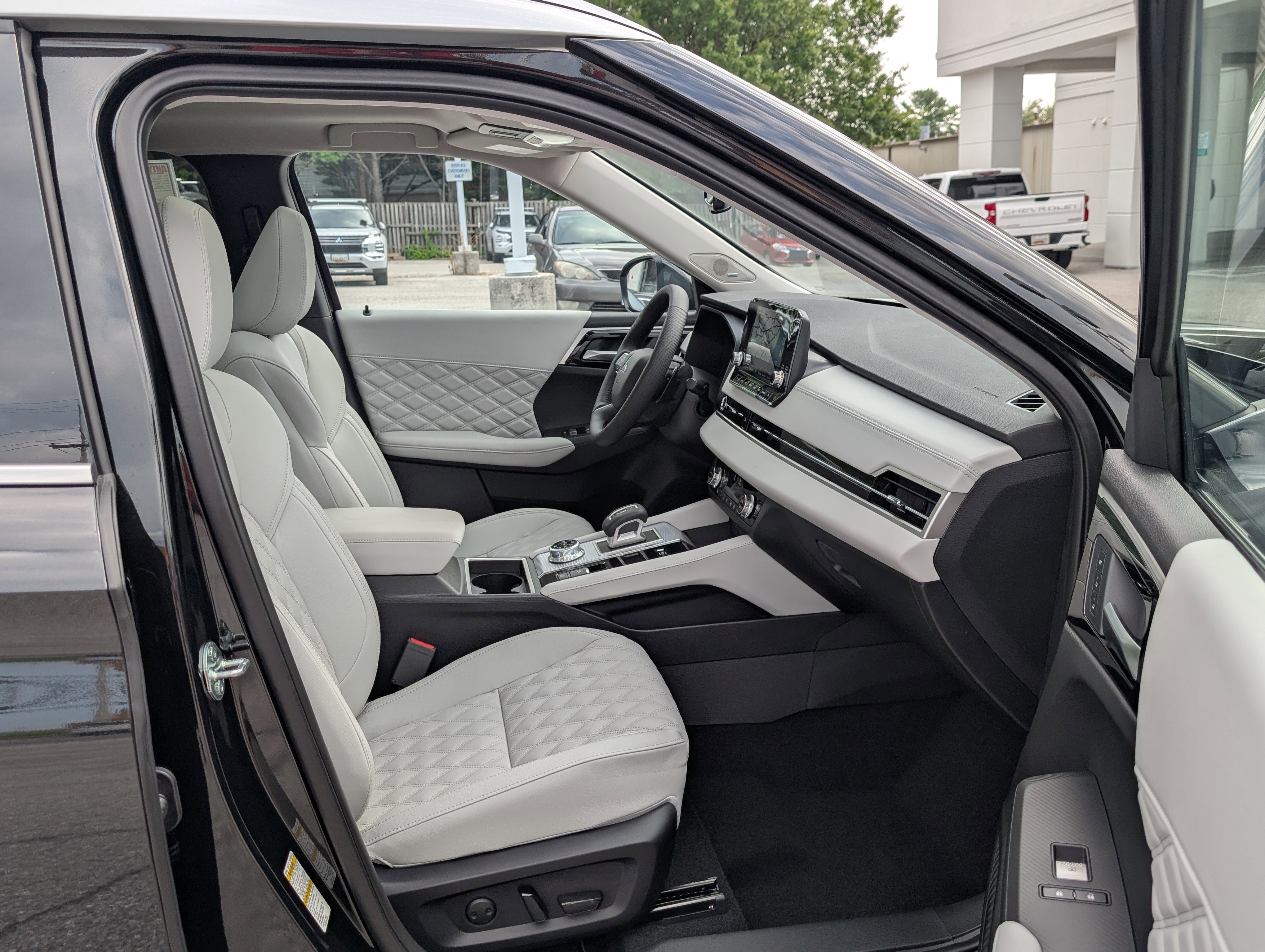 New 2025 Mitsubishi Outlander SEL image 13