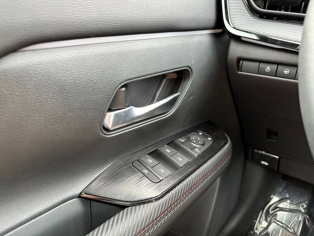 New 2025 Nissan Kicks SR w/ SR Premium Package image 17