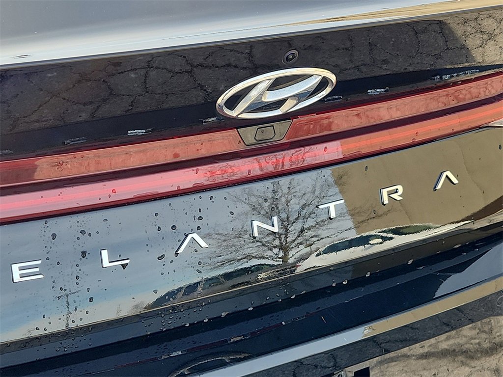 Certified 2023 Hyundai Elantra Limited image 11