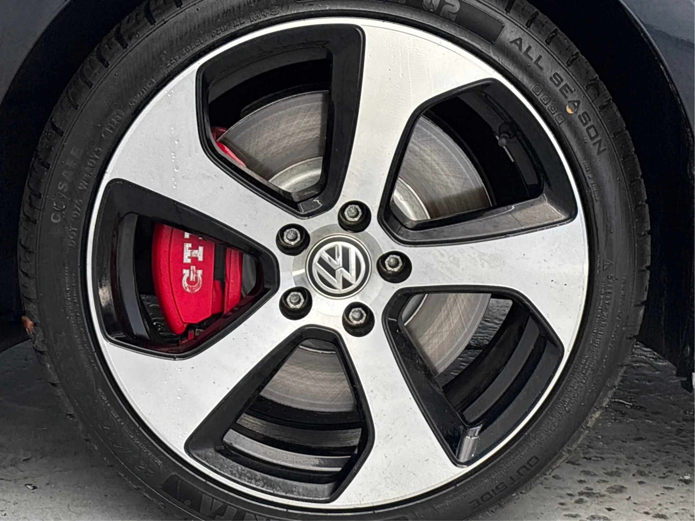 Used 2019 Volkswagen GTI SE image 31
