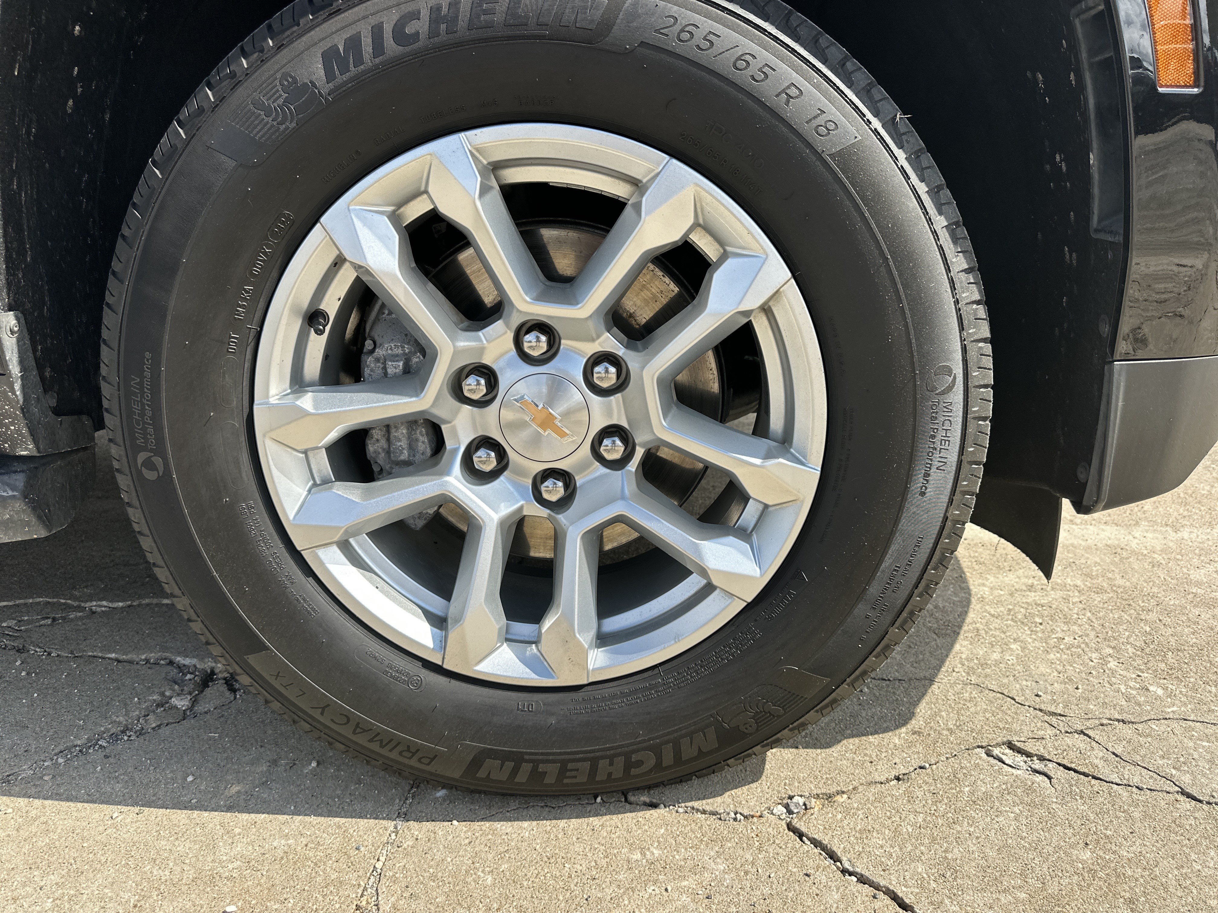 Certified 2025 Chevrolet Suburban LT RWD image 13
