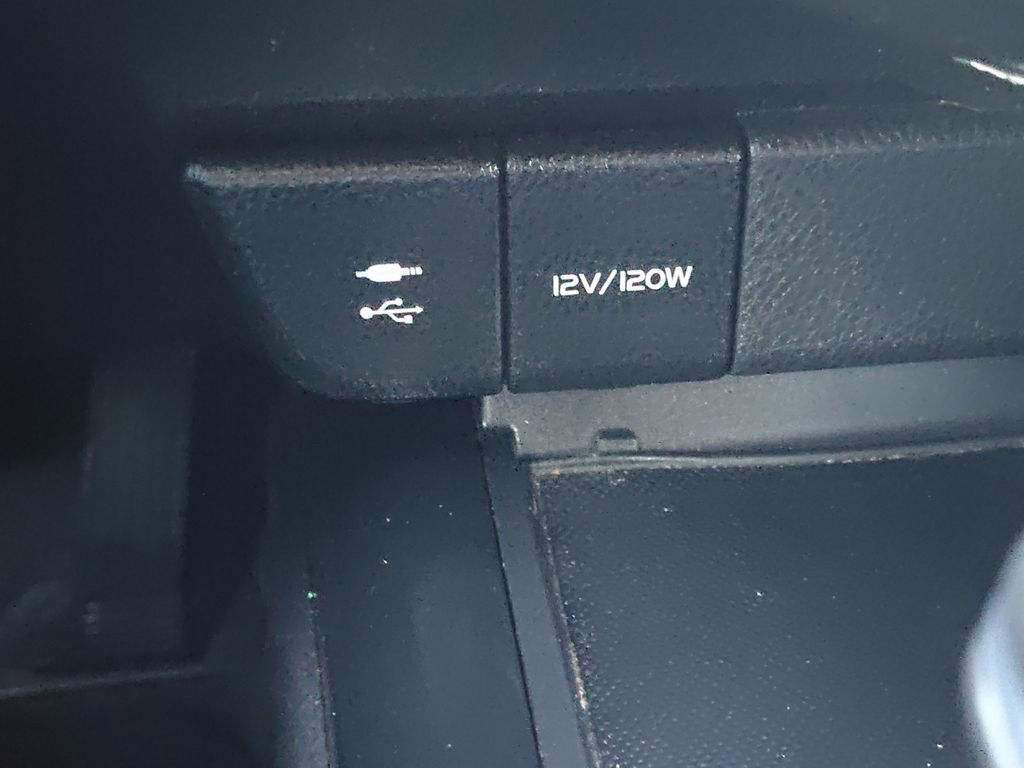 Used 2019 Toyota Camry SE image 5