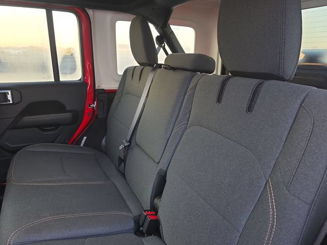Used 2025 Jeep Wrangler Unlimited Sahara AWD/4WD image 27