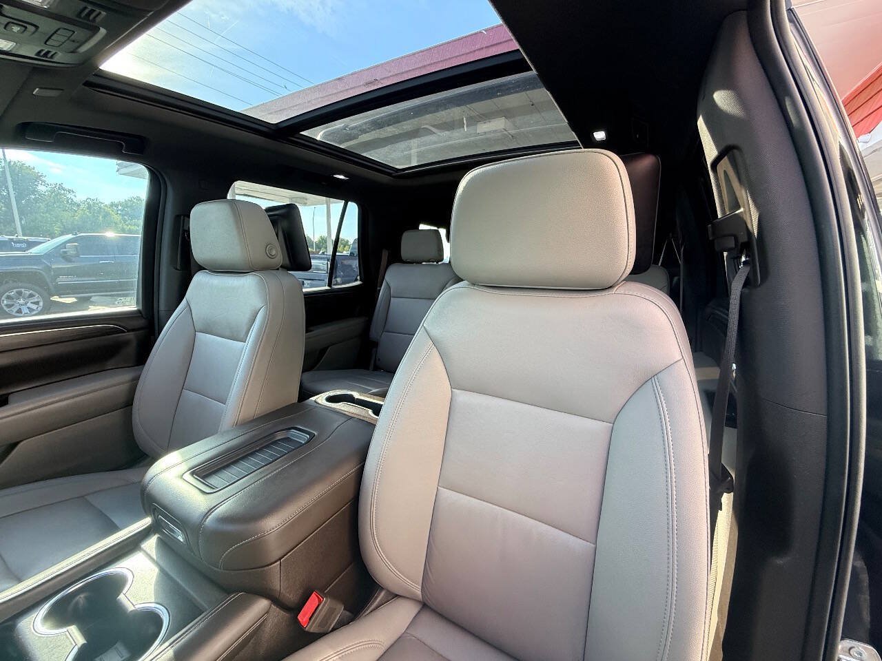 Used 2022 Chevrolet Tahoe Z71 w/ Z71 Off-Road Package AWD/4WD image 31