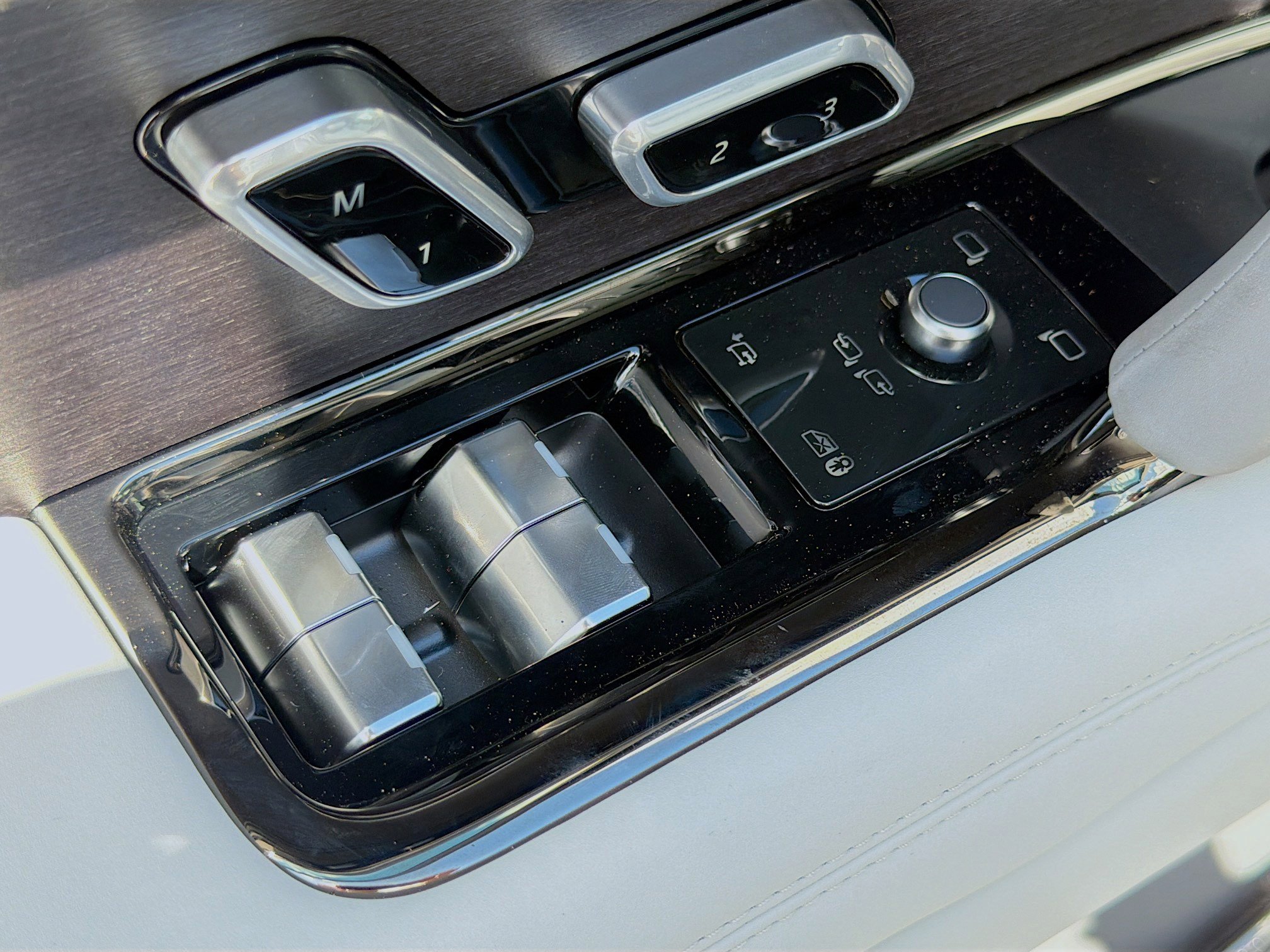 New 2026 Land Rover Range Rover SV image 24