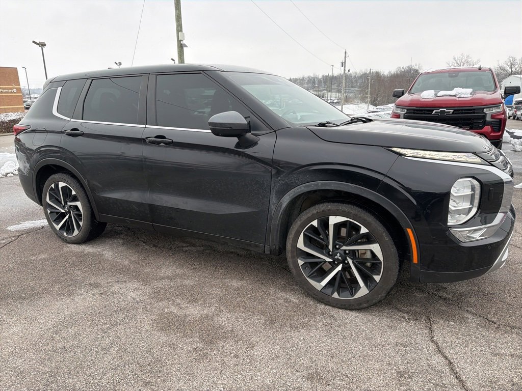 Used 2022 Mitsubishi Outlander SE image 3