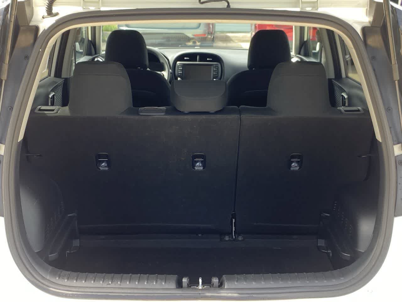 Used 2023 Kia Soul LX w/ LX Technology Package FWD image 30