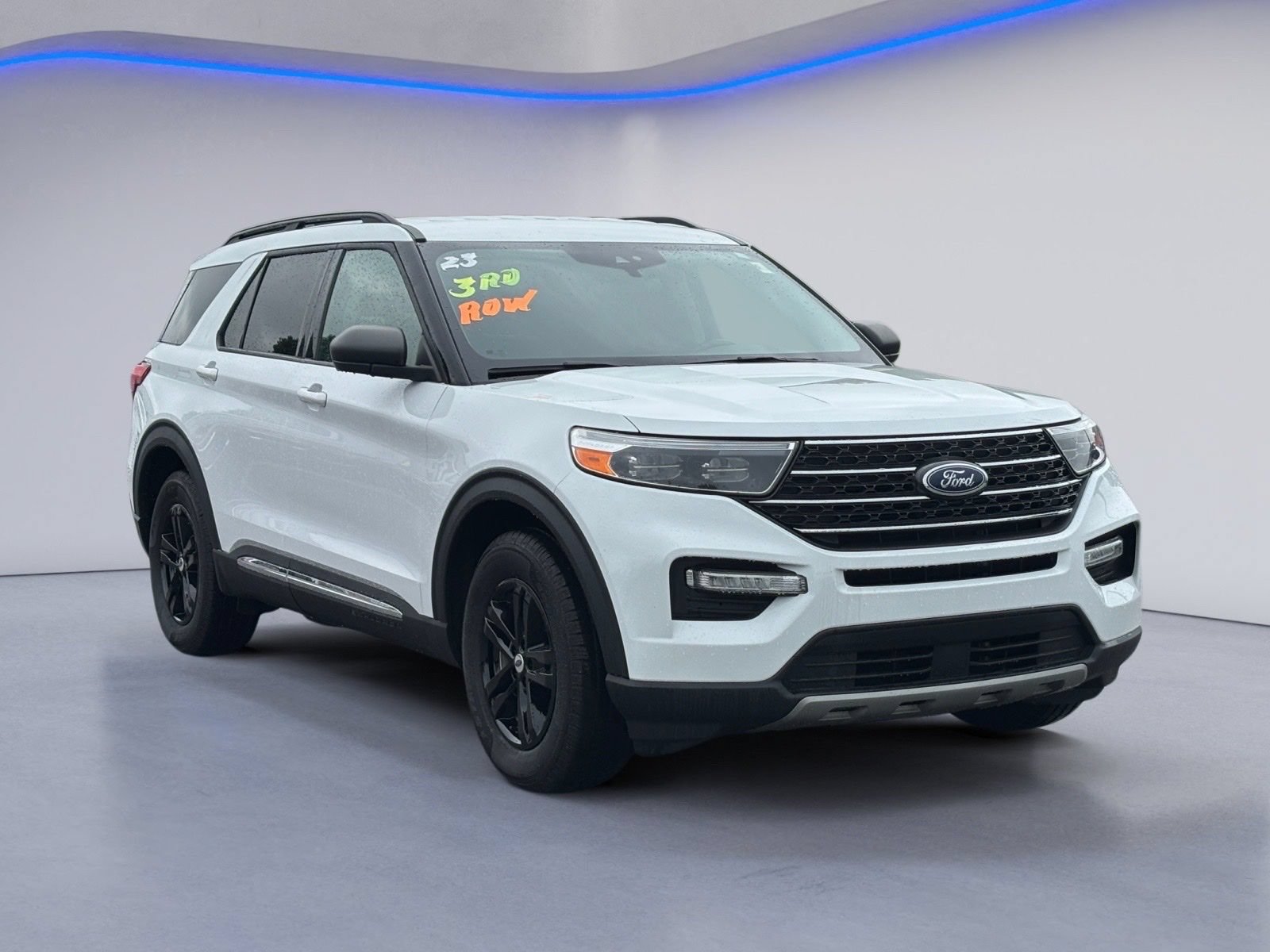 Used 2023 Ford Explorer XLT w/ Equipment Group 202A AWD/4WD image 9