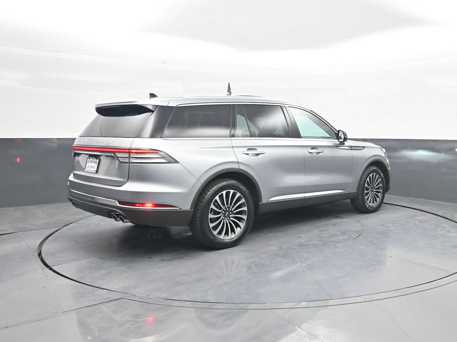 Used 2023 Lincoln Aviator AWD w/ Premium Package image 8