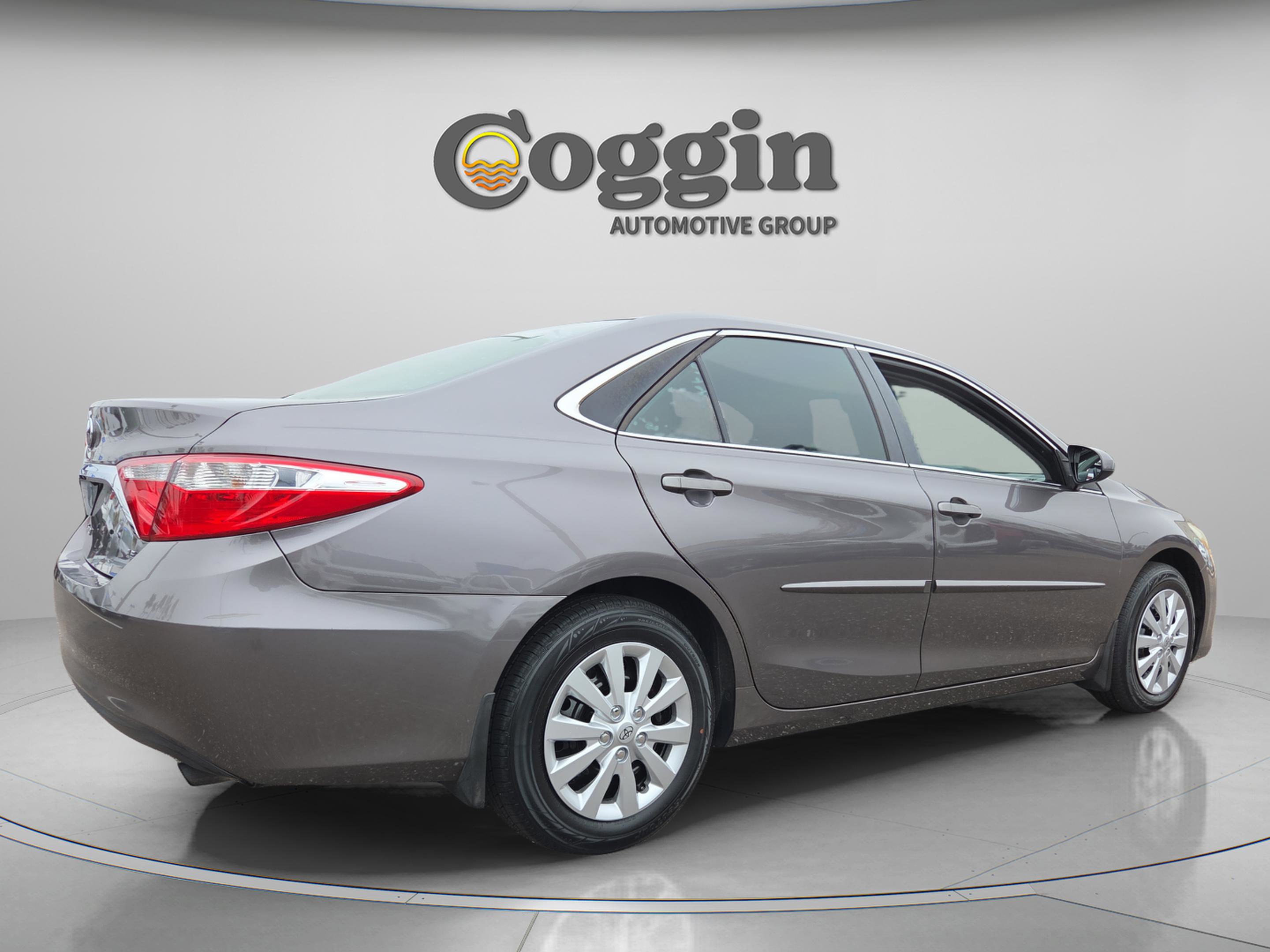 Used 2015 Toyota Camry LE image 6