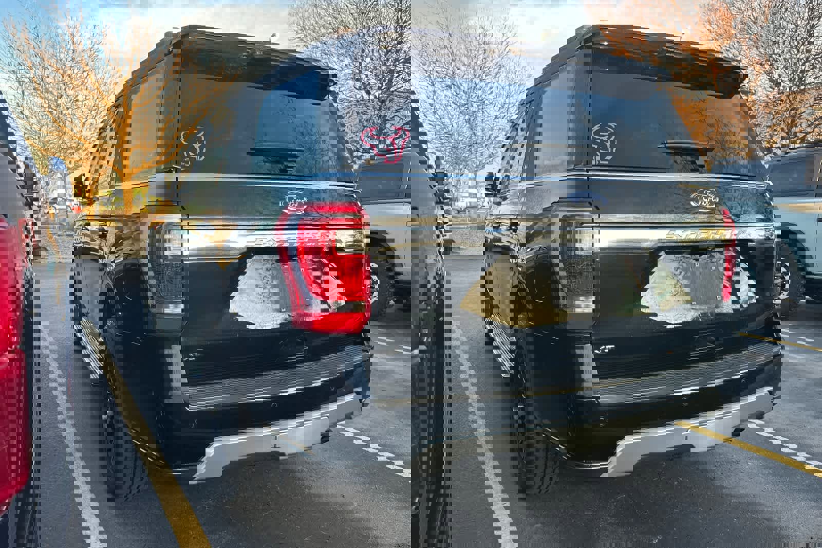 Used 2019 Ford Expedition XLT w/ Equipment Group 202A image 6