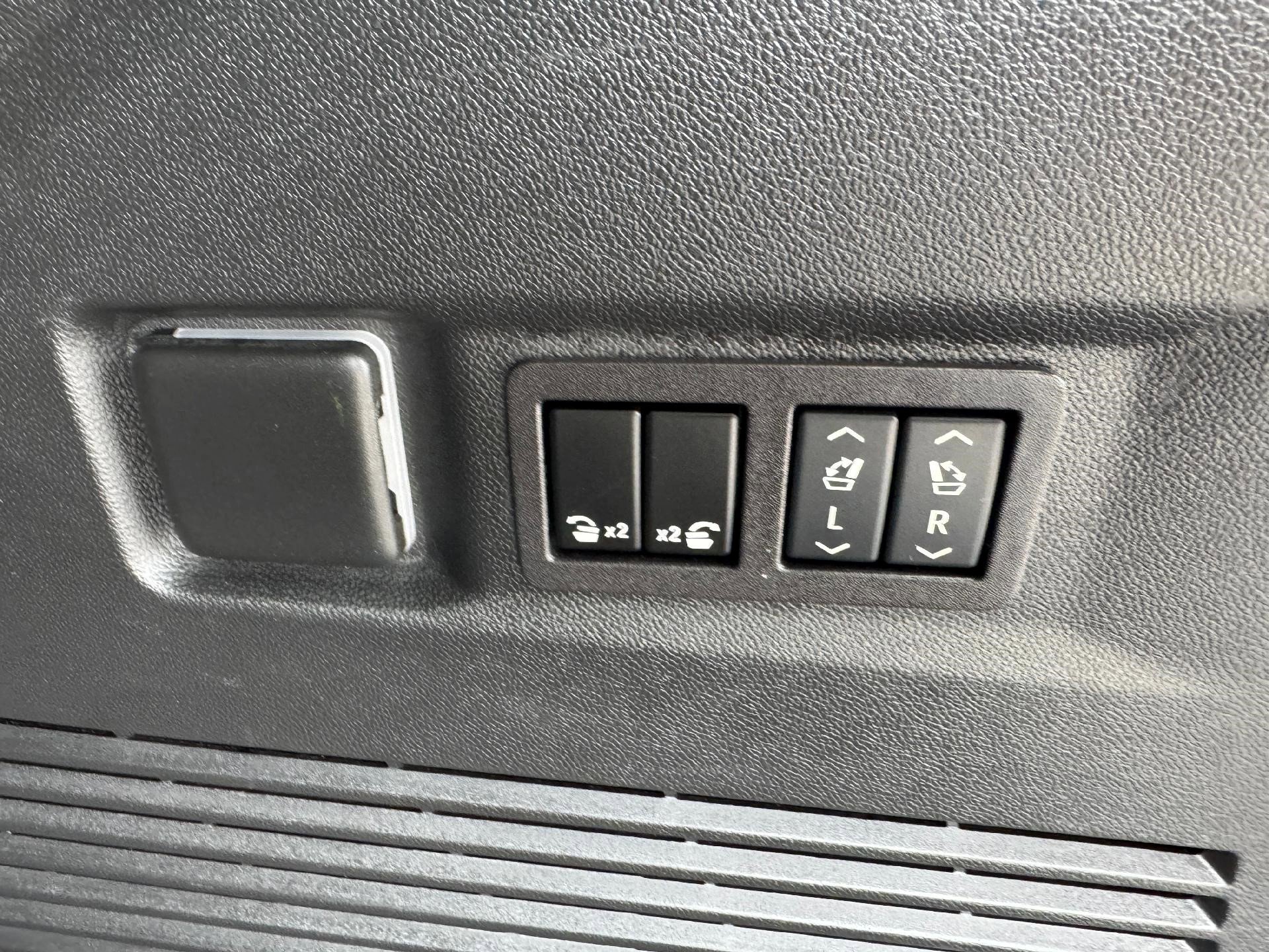 Certified 2024 Chevrolet Tahoe High Country w/ Premium Package image 17