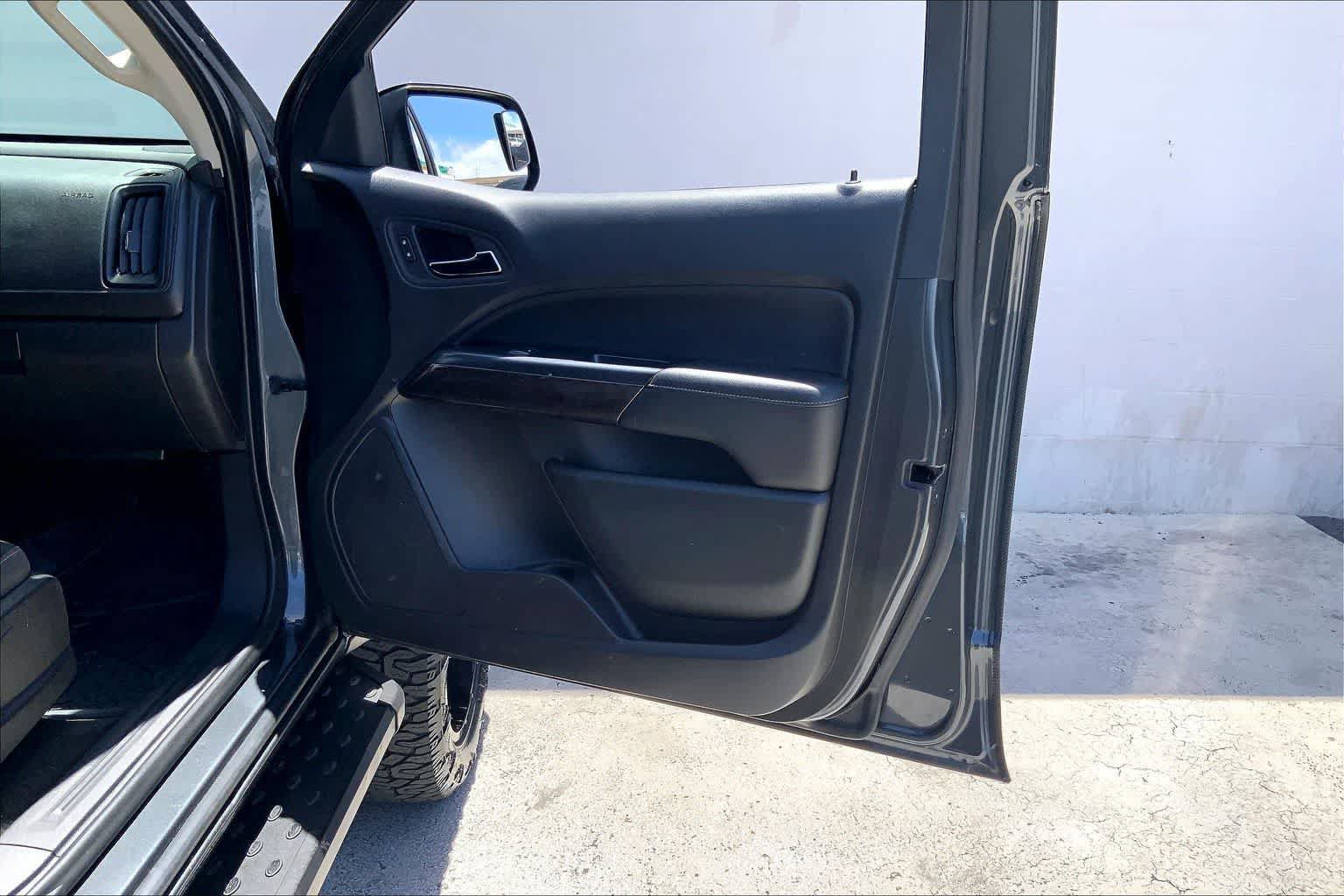 Used 2016 GMC Canyon SLE RWD image 28