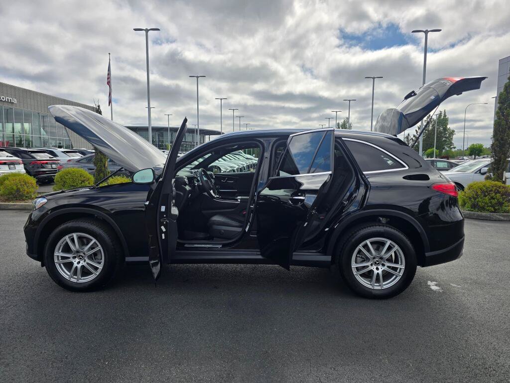 Used 2025 Mercedes-Benz GLC 300 4MATIC image 12