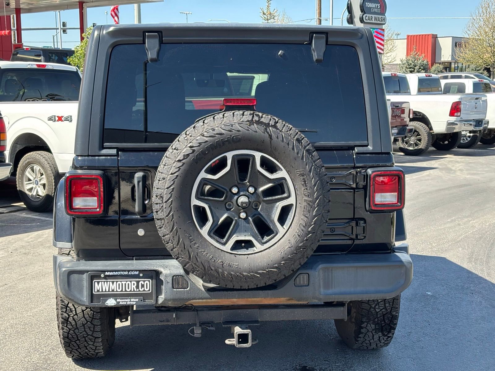 Used 2018 Jeep Wrangler Unlimited Sahara w/ Uconnect 4C Nav & Sound Group AWD/4WD image 9