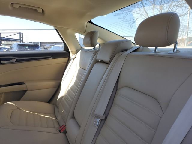 Used 2015 Ford Fusion SE w/ Equipment Group 202A image 25