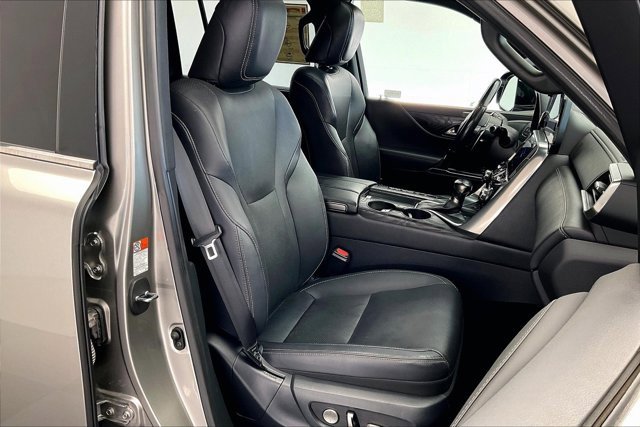 Used 2022 Lexus LX 600 4WD w/ Luxury Package image 6