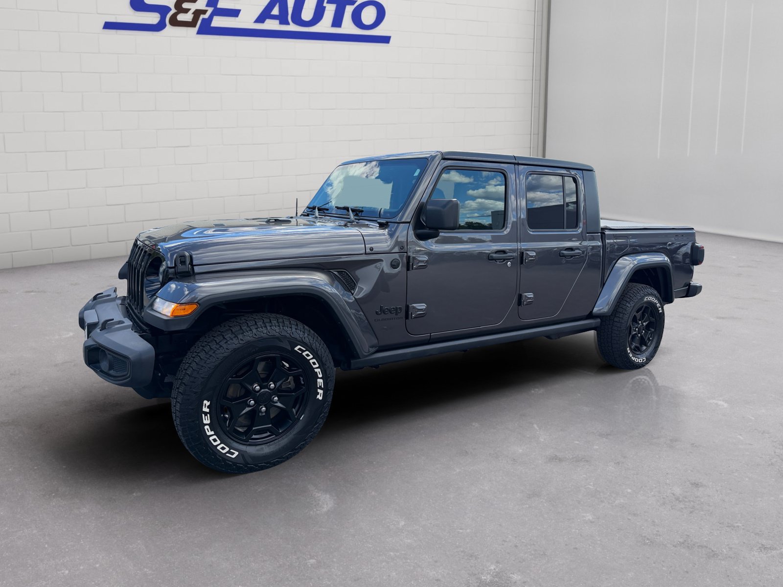 Used 2021 Jeep Gladiator Sport AWD/4WD image 1