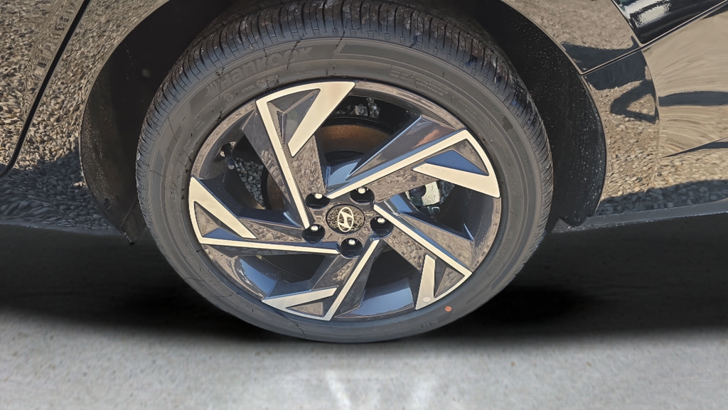 New 2026 Hyundai Elantra Limited FWD image 30
