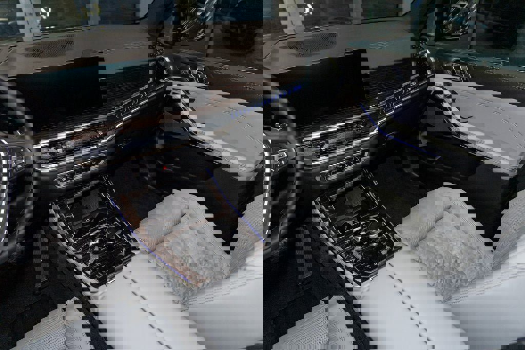 New 2026 BMW X5 xDrive50e w/ Climate Comfort Package image 38