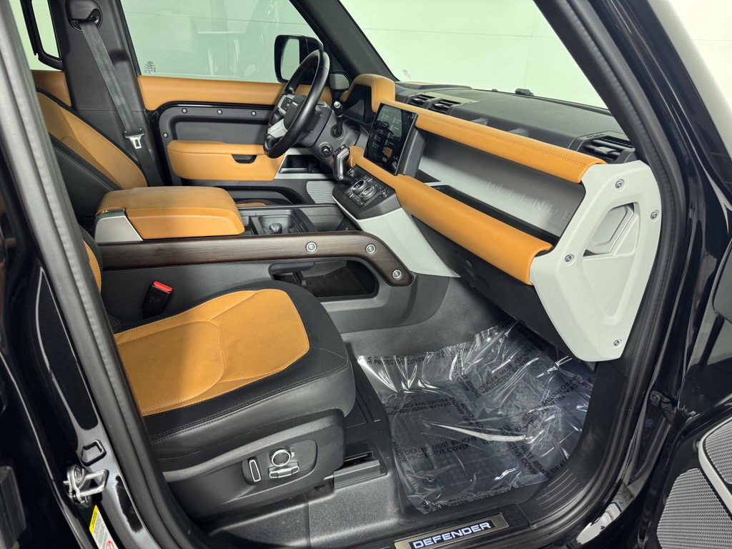 Used 2024 Land Rover Defender 130 X-Dynamic SE AWD/4WD image 36