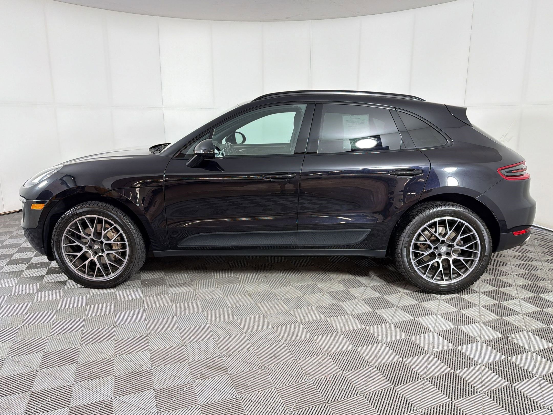 Used 2018 Porsche Macan S AWD/4WD image 2