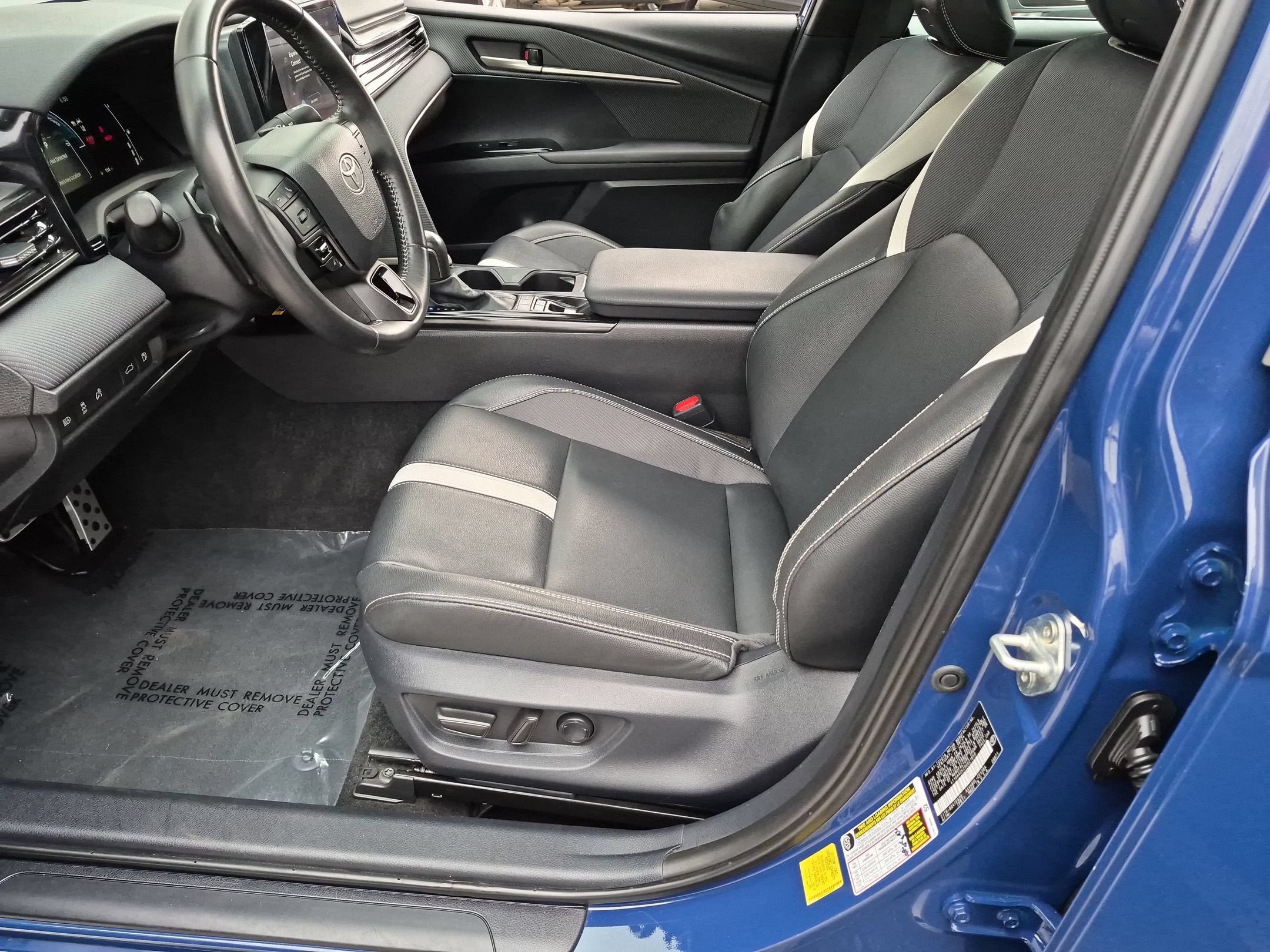 Used 2025 Toyota Camry SE FWD image 13