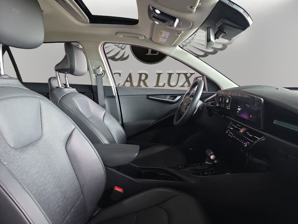 Used 2023 Kia Niro SX Touring image 13