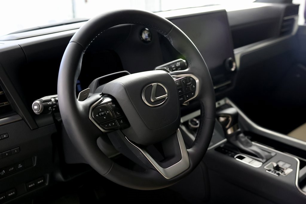 Used 2025 Lexus GX 550 image 23