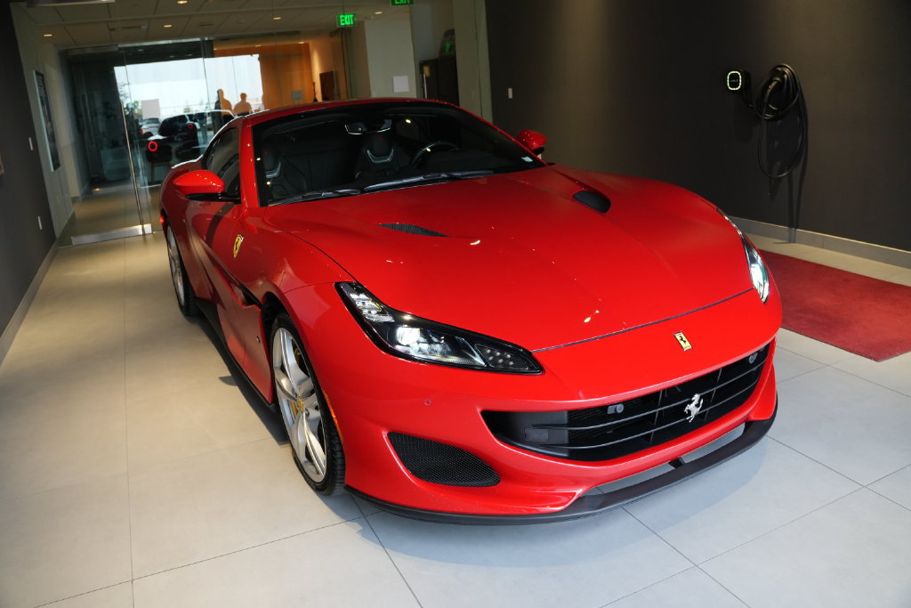 Used 2019 Ferrari Portofino RWD image 3