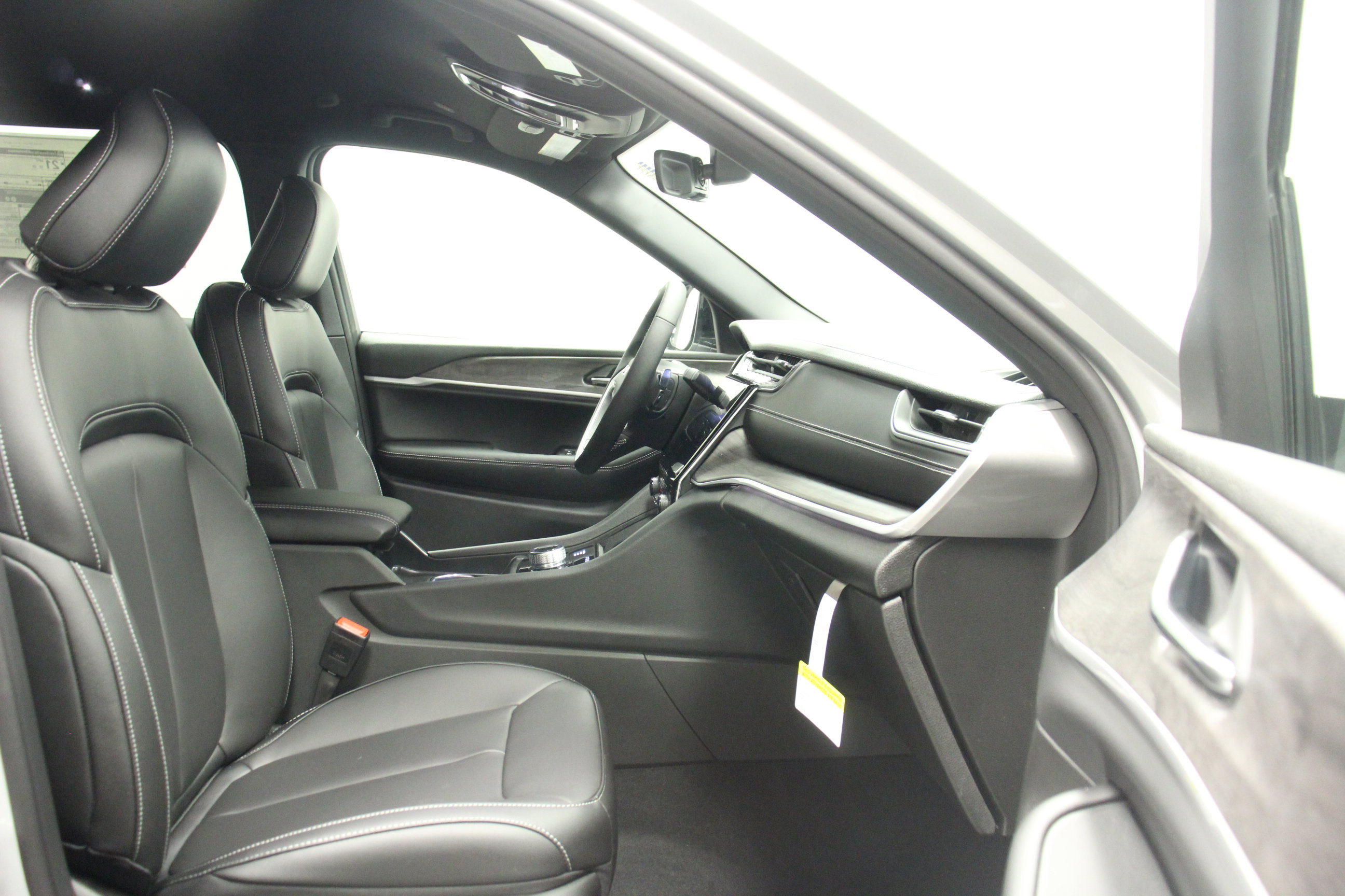 New 2025 Jeep Grand Cherokee L Limited w/ Black Appearance Package image 16