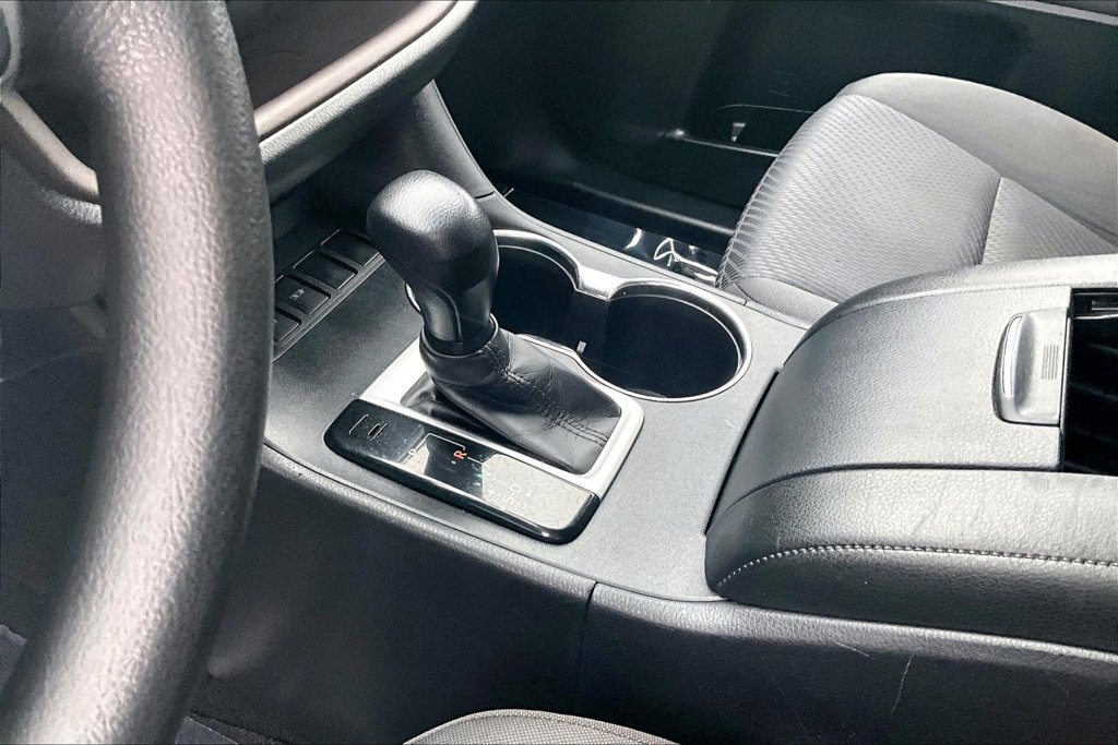 Used 2014 Toyota Highlander LE FWD image 17