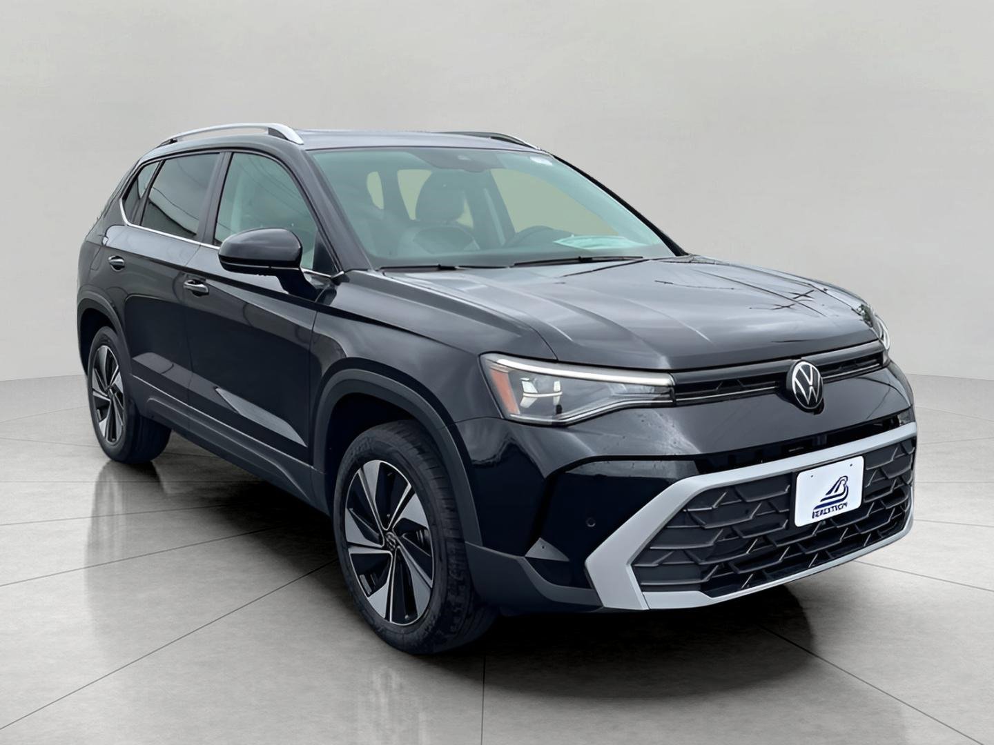 New 2025 Volkswagen Taos SE image 1