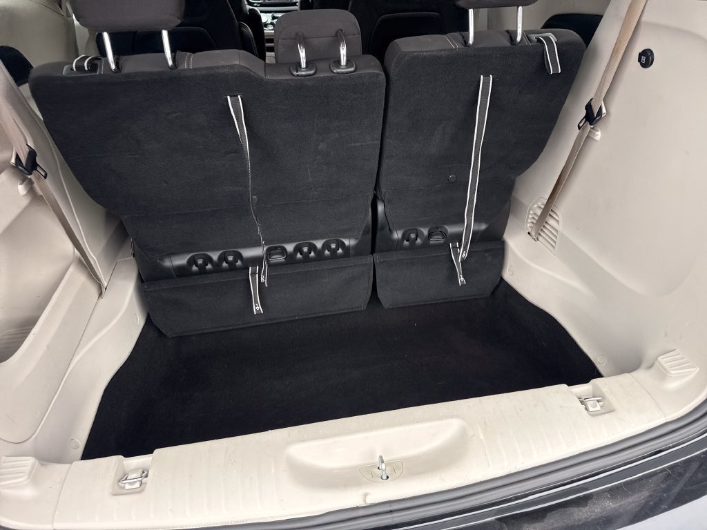 Used 2023 Chrysler Voyager LX FWD image 14