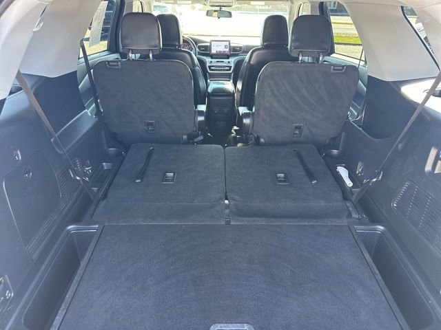 Used 2022 Ford Explorer XLT w/ Equipment Group 202A image 5