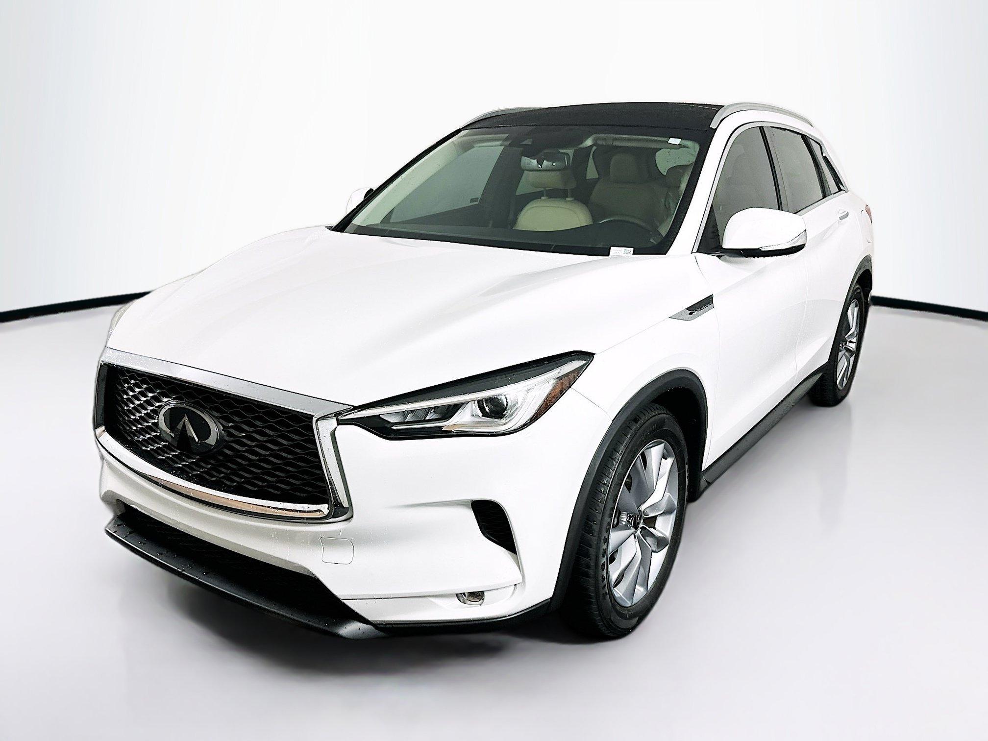 Used 2020 INFINITI QX50 Luxe w/ Navigation Package FWD image 3