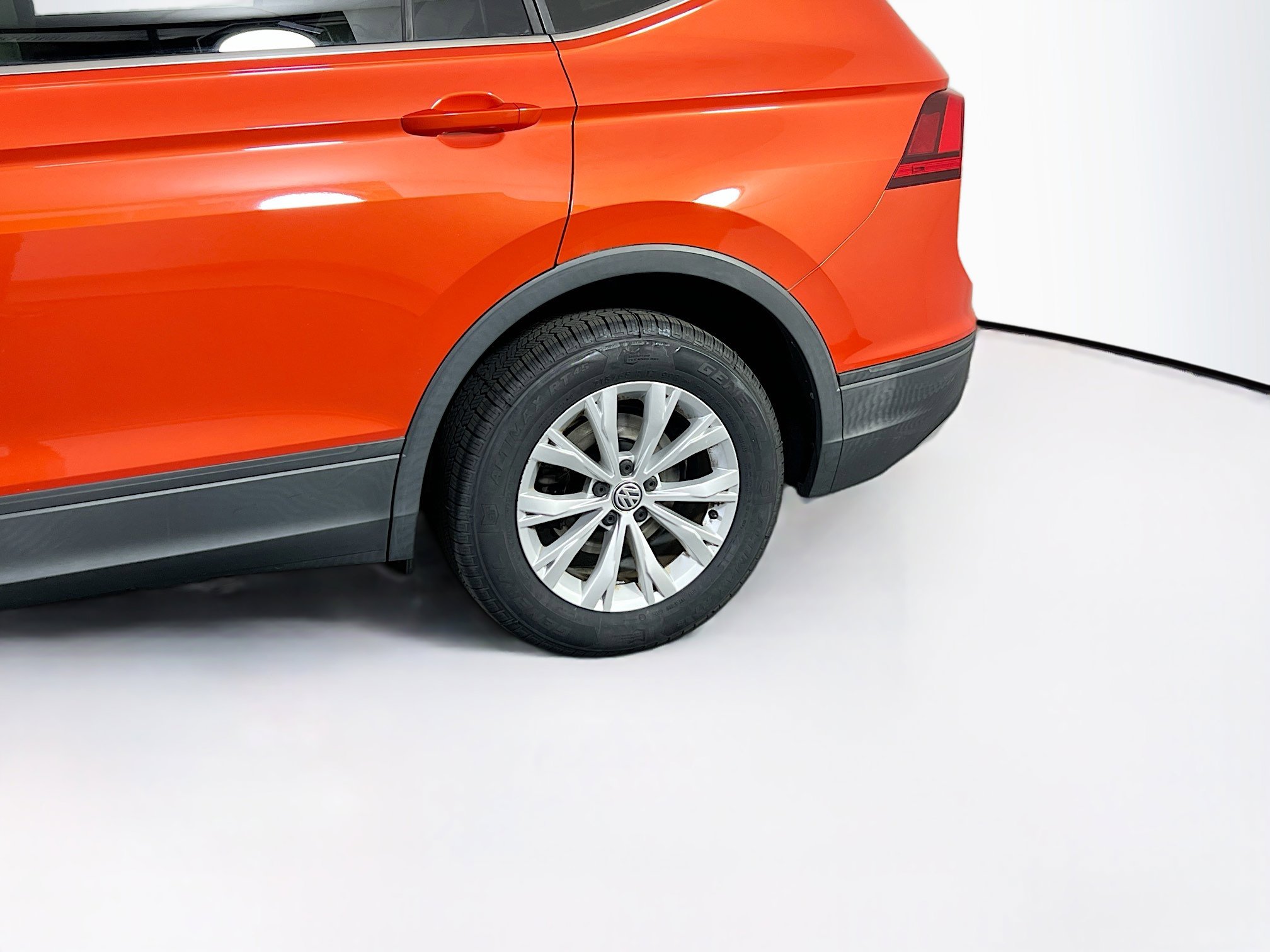 Used 2019 Volkswagen Tiguan SE w/ Panoramic Sunroof Package AWD/4WD image 30
