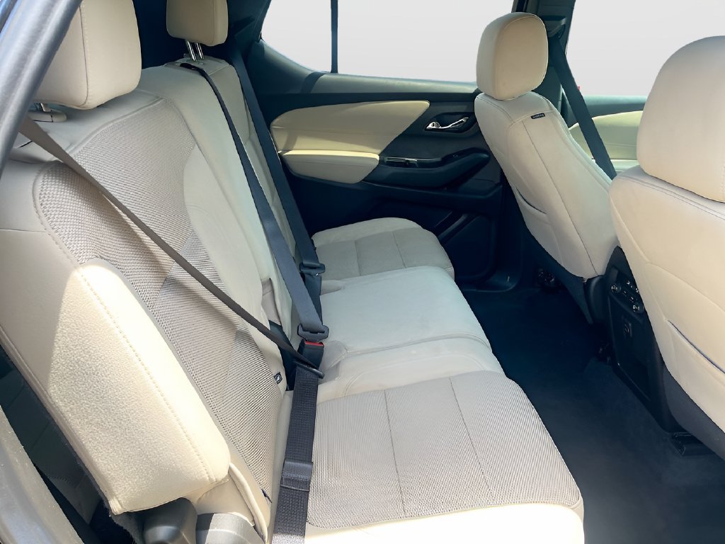Used 2023 Chevrolet Traverse LS FWD image 26